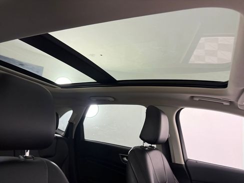 Used 2020 Ford Edge Titanium AWD/4WD image 32