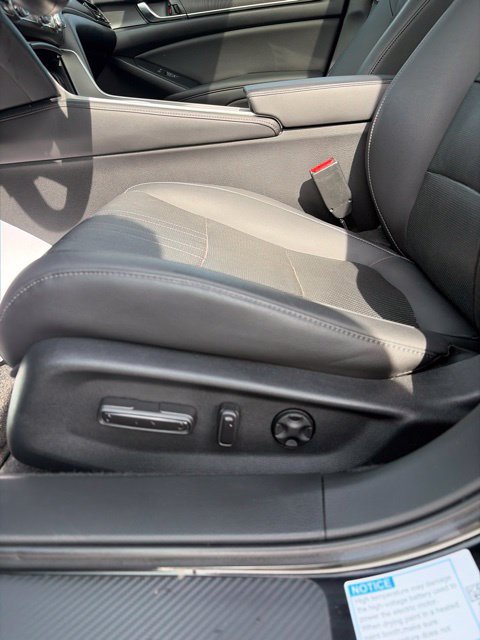 Used 2020 Honda Accord Touring image 11