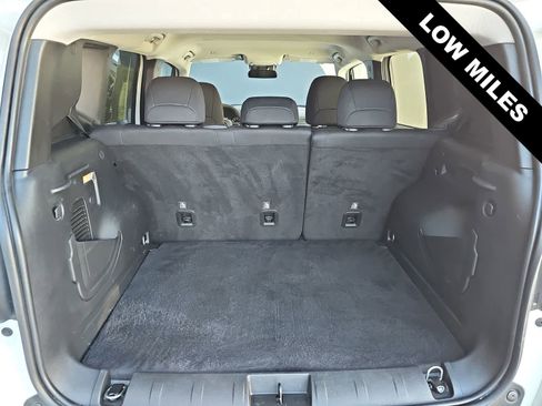Used 2023 Jeep Renegade Latitude AWD/4WD image 22