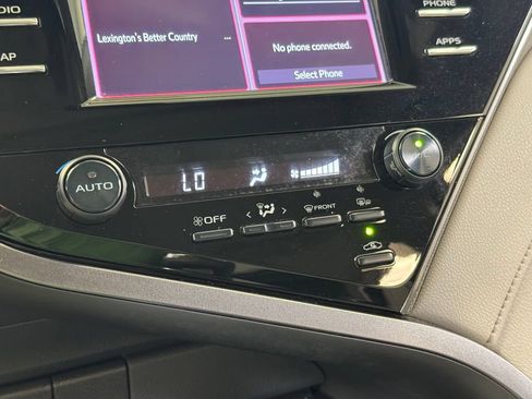 Used 2019 Toyota Camry SE w/ Convenience Package FWD image 42