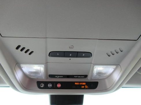 Used 2020 Chevrolet Equinox LT image 27