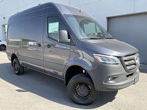 Used 2025 Mercedes-Benz Sprinter 2500 image 2