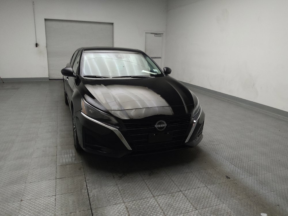 Used 2025 Nissan Altima 2.5 SV FWD image 14