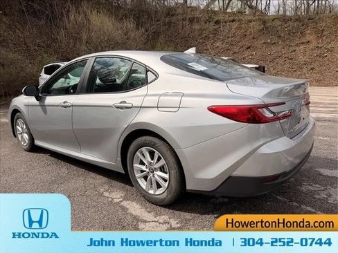 Used 2025 Toyota Camry LE image 5