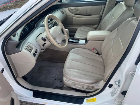 Used 2000 Toyota Avalon XLS FWD image 8