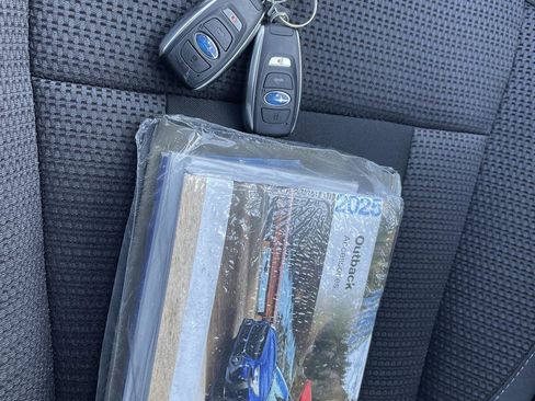 Used 2025 Subaru Outback Premium image 27