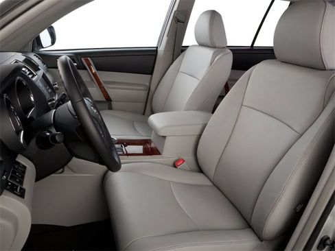 Used 2013 Toyota Highlander Limited AWD/4WD image 6