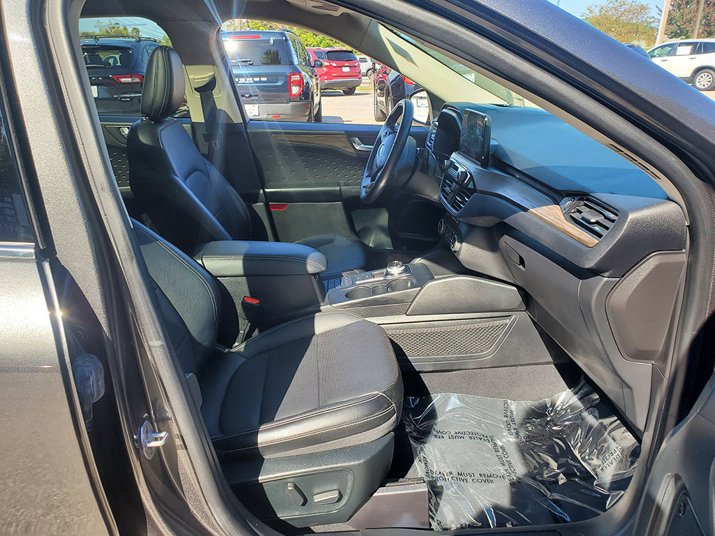 Used 2020 Ford Escape Titanium w/ Titanium Premium Package 2.0 FWD image 19