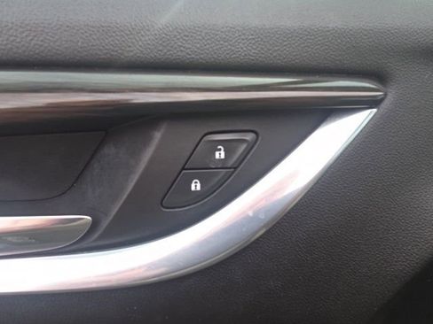 Used 2020 Buick Enclave Essence image 21