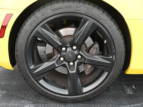 Used 2018 Chevrolet Camaro SS RWD image 41