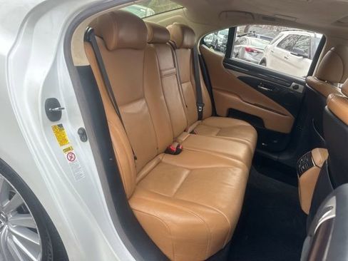 Used 2013 Lexus LS 460 w/ Ultra Luxury Pkg image 10