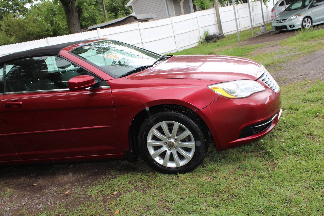 Used 2013 Chrysler 200 Touring FWD image 4