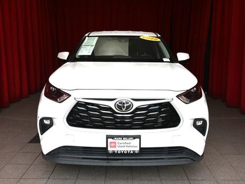 Certified 2022 Toyota Highlander LE image 9