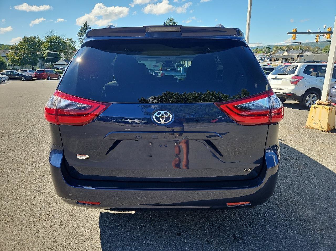 Used 2020 Toyota Sienna LE FWD image 4