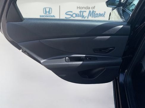 Used 2025 Hyundai Elantra Limited FWD image 25