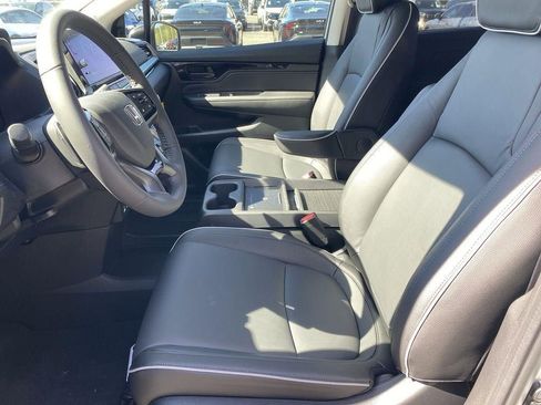 New 2026 Honda Odyssey Touring image 13