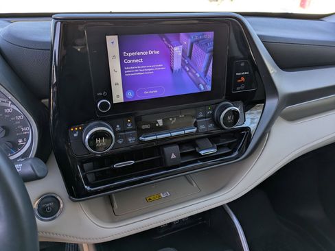 Certified 2023 Toyota Highlander XLE image 11