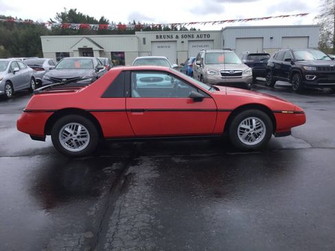 Used 1988 Pontiac Fiero RWD image 2