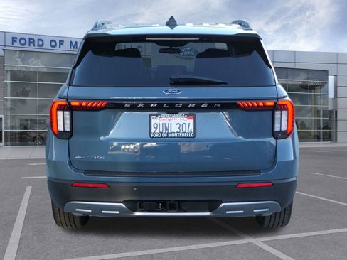 Used 2025 Ford Explorer Active w/ Active Comfort Package image 6