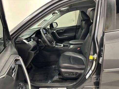 Used 2022 Toyota RAV4 XLE Premium AWD/4WD image 22