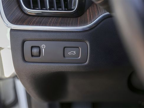 Used 2020 Volvo XC60 T5 Inscription w/ Protection Package Premier image 18