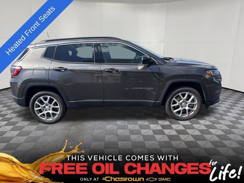 Used 2023 Jeep Compass Latitude image 6