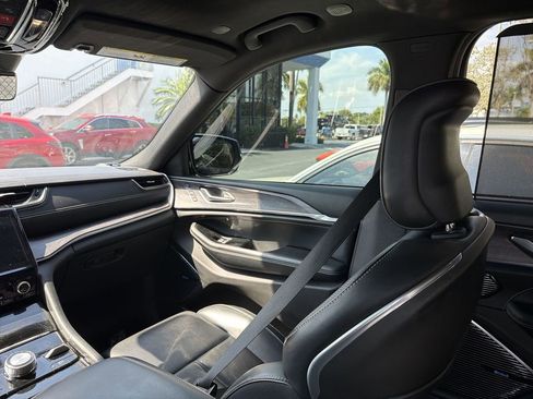 Used 2022 Jeep Grand Cherokee Overland w/ Advanced Protech Group III image 11