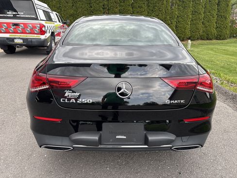 Used 2022 Mercedes-Benz CLA 250 4MATIC image 4