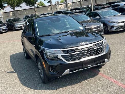 Used 2026 Kia Seltos LX AWD/4WD image 3