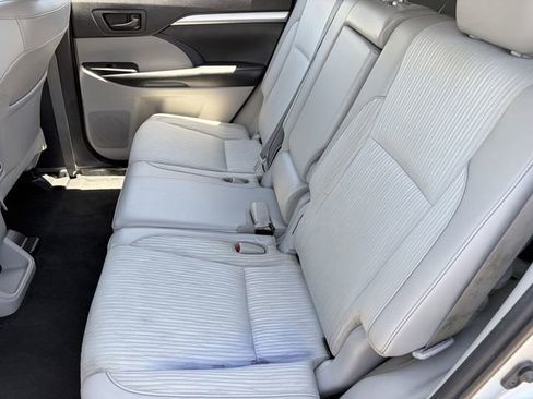 Used 2019 Toyota Highlander Plus FWD image 23