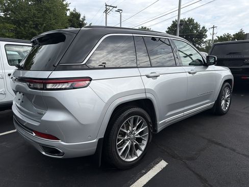Certified 2025 Jeep Grand Cherokee Summit w/ Luxury Tech Group V AWD/4WD image 8