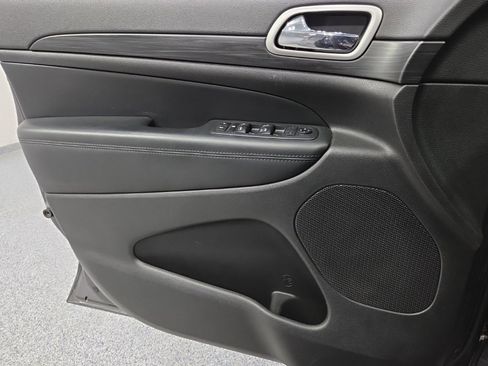 Used 2020 Jeep Grand Cherokee Altitude image 26