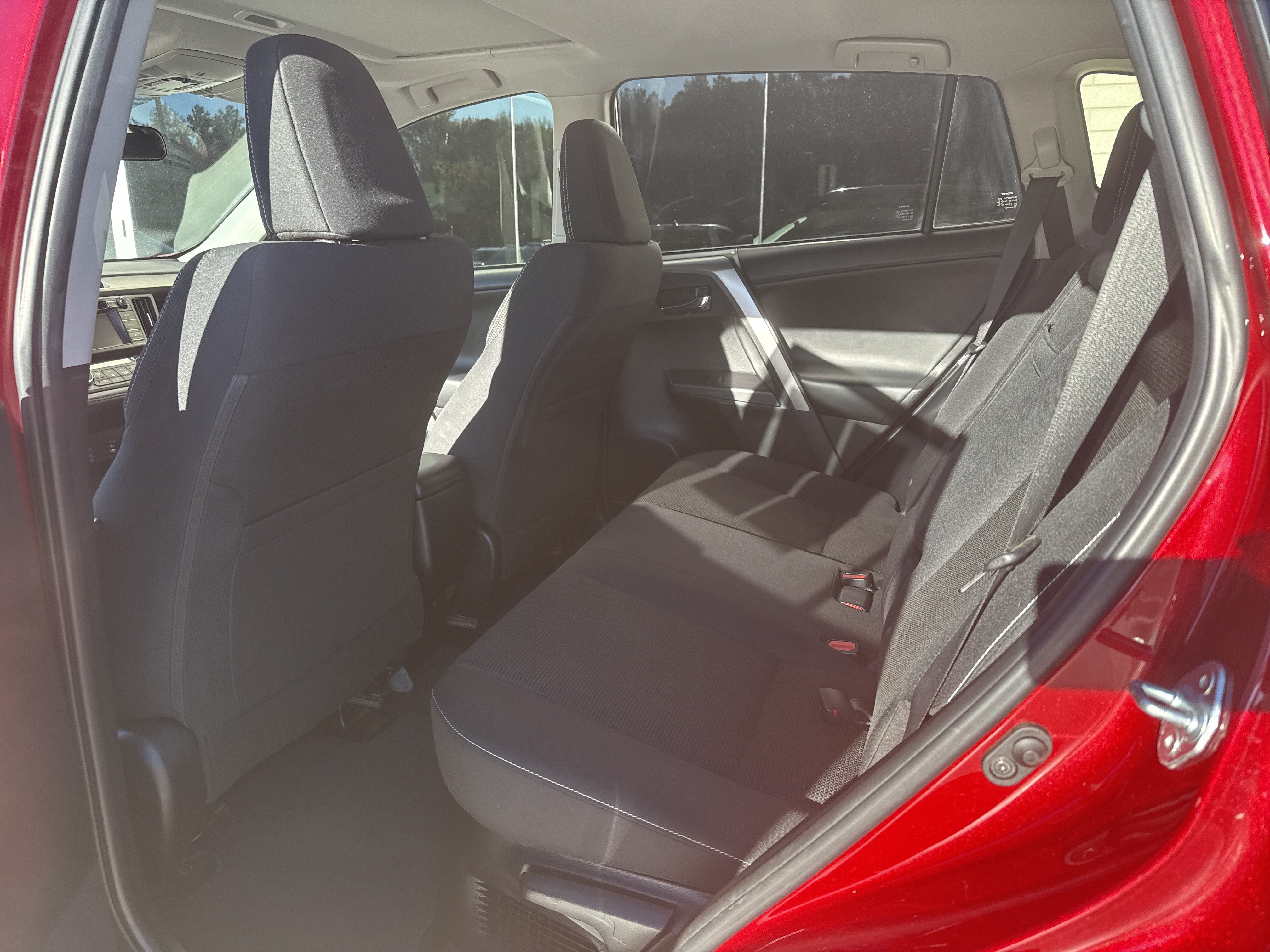 Used 2018 Toyota RAV4 XLE w/ Carpet Mat Package AWD/4WD image 10