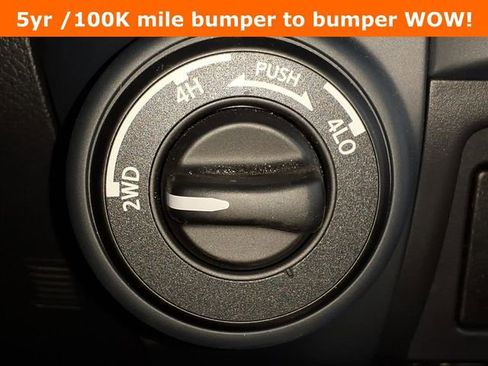 Used 2024 Nissan Titan SV w/ SV Convenience Package image 27