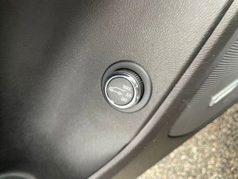 Used 2023 Chevrolet Blazer Premier image 11