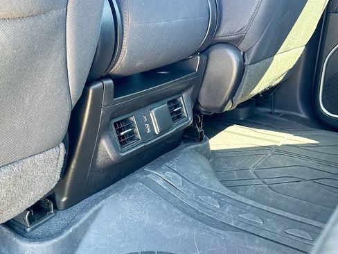 Used 2023 Chevrolet Silverado 1500 LT image 32