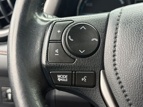 Used 2018 Toyota RAV4 SE AWD/4WD image 19