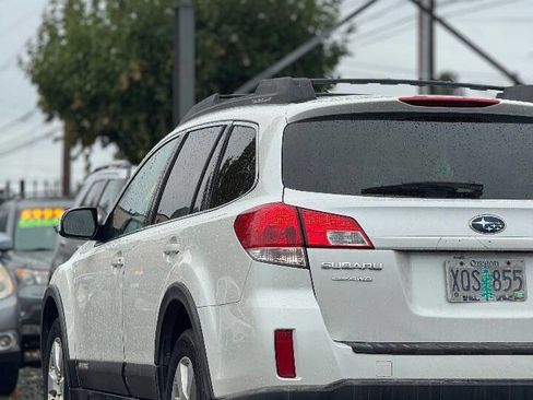 Used 2010 Subaru Outback 2.5i Limited image 10