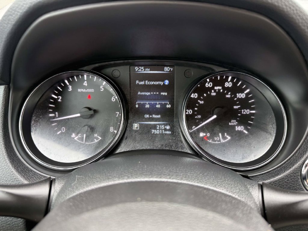 Used 2017 Nissan Rogue SV AWD/4WD image 24