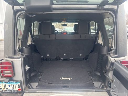 Used 2015 Jeep Wrangler Unlimited Sahara w/ Connectivity Group image 9