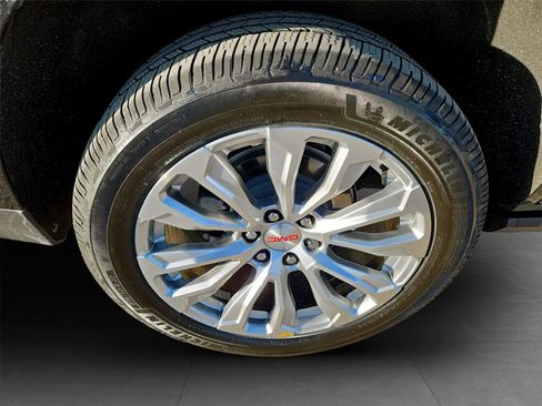 Used 2024 GMC Yukon Denali w/ Advanced Technology Package image 35