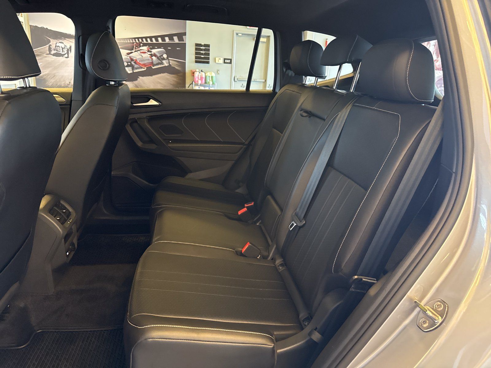 Certified 2024 Volkswagen Tiguan SE R-Line AWD/4WD image 26