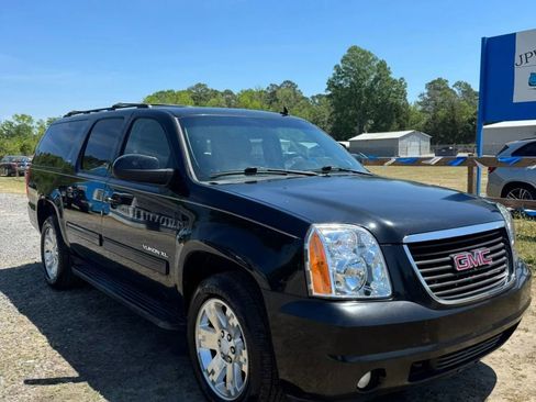 Used 2011 GMC Yukon XL SLT w/ SLT-2 Equipment Package AWD/4WD image 2