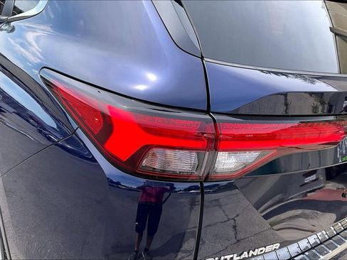 Used 2024 Mitsubishi Outlander SE AWD/4WD image 28