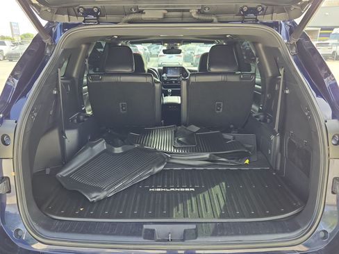 Used 2022 Toyota Highlander XSE AWD/4WD image 29