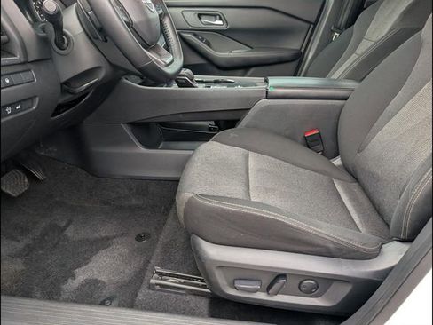 Used 2025 Nissan Rogue SV image 9