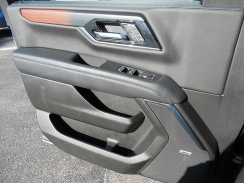 Used 2025 GMC Yukon XL Denali image 25