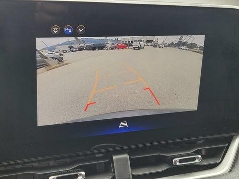 Used 2025 Chevrolet Equinox LT AWD/4WD image 18