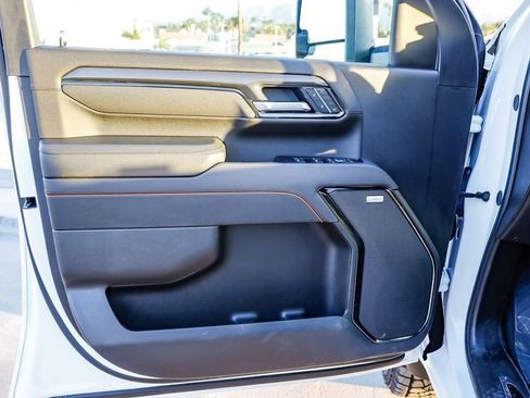 Used 2025 GMC Sierra 2500 AT4 image 24