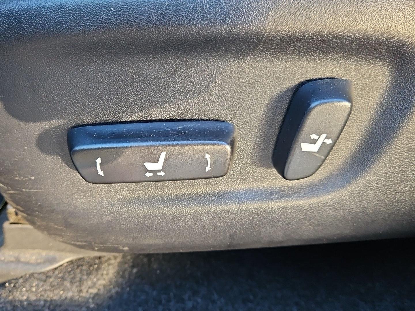 Used 2014 Toyota RAV4 Limited AWD/4WD image 19